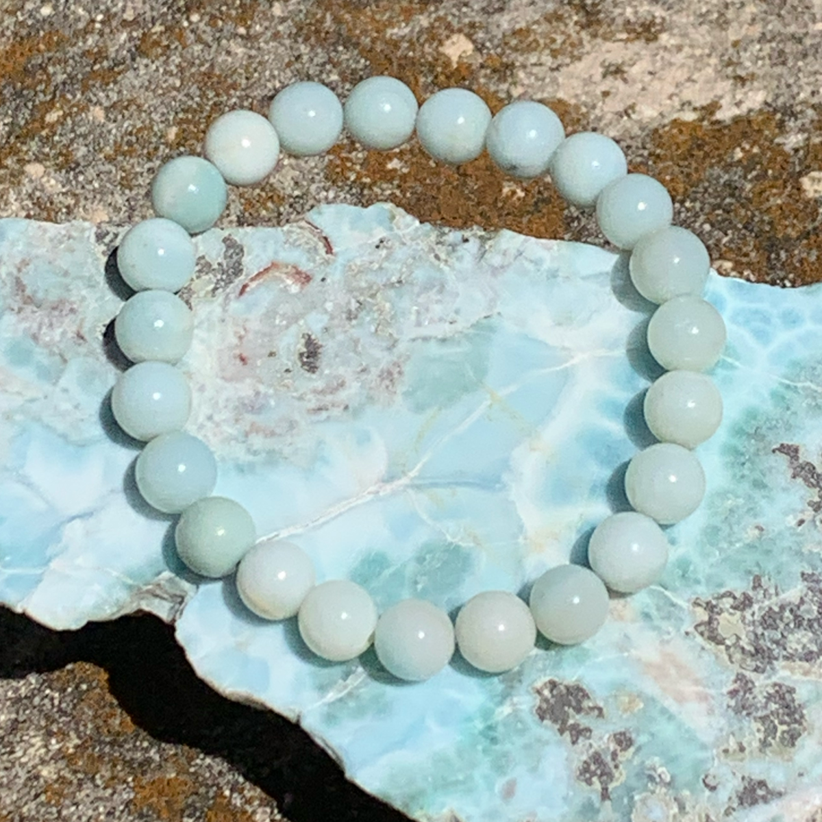 Amazonite soothes worry and fear by eliminating control or the need to be controlled in a relationship. It dispels negative energy and aggravation to help with the ebbs and flows of relationships. Amazonite encourages balanced expression. It is known to relieve muscle spasms and balance calcium deficiencies.